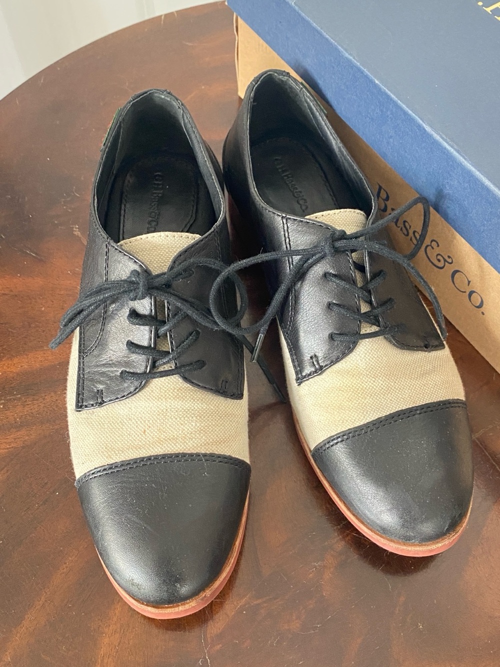 Bass & Co. Women’s Two-Tone Black and Beige Canvas Oxford Flats 6.5